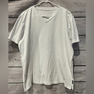 Aether White V-Neck Men's Shirt Approx Size XXL No Tags